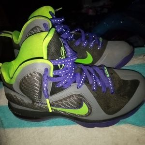 Size 5.5 Nike lebron's